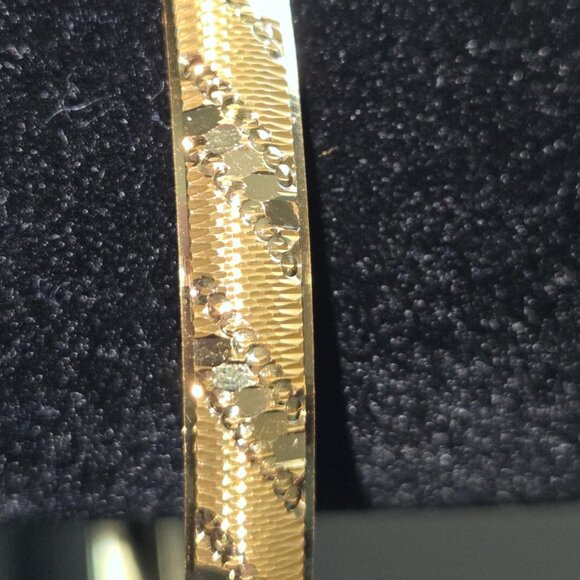 21k Gold Bangle - Picture 6 of 16